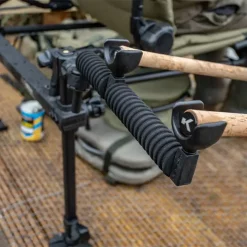 Korum Any Chair Butt Rest, Doppelte Halterung 8 Korum Any Chair Butt Rest, Doppelte Halterung -Korum Geschäft korum any chair two rod butt rest 2