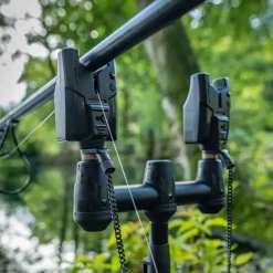 Korum KBI Bissanzeiger, Kompakter 2 Rutensatz 13 Korum KBI Bissanzeiger, Kompakter 2 Rutensatz -Korum Geschäft korum kbi compact bite alarm in use 1